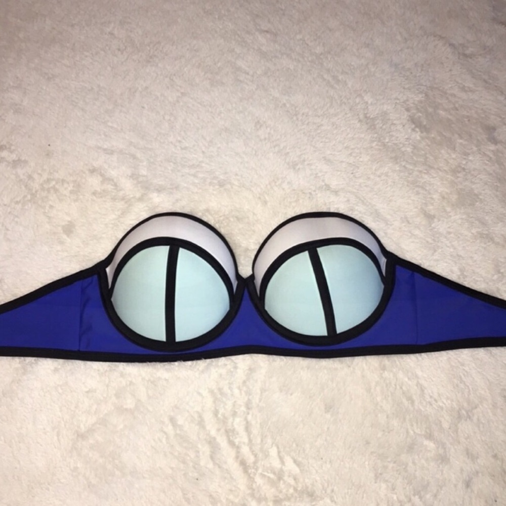 Charlotte Russe Strapless Push Up Bikini Top - Picture 2 of 5